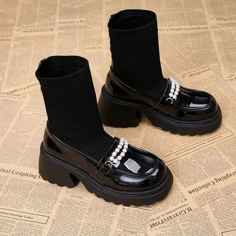 Platåstickade snöstövlar för kvinnor med höga klackar, pärlstövlar i läder, ankelskor 2025, trendiga vinterpumps med strumpor._voghion.com