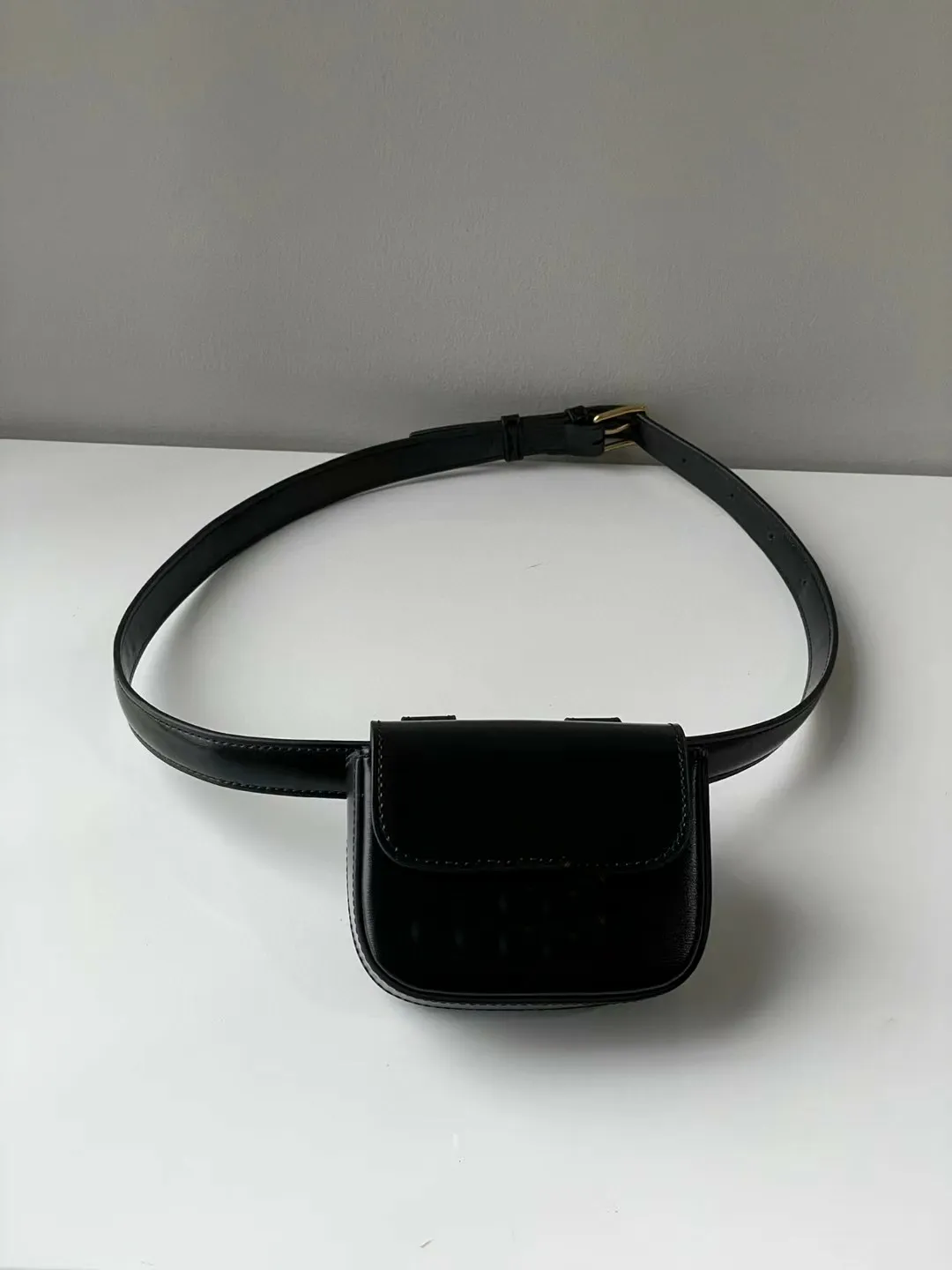 Borsa a tracolla in vera pelle con fibbia in metallo dorato, marsupio, spalla, patta frontale, portafoglio alla moda, 2024_voghion.com