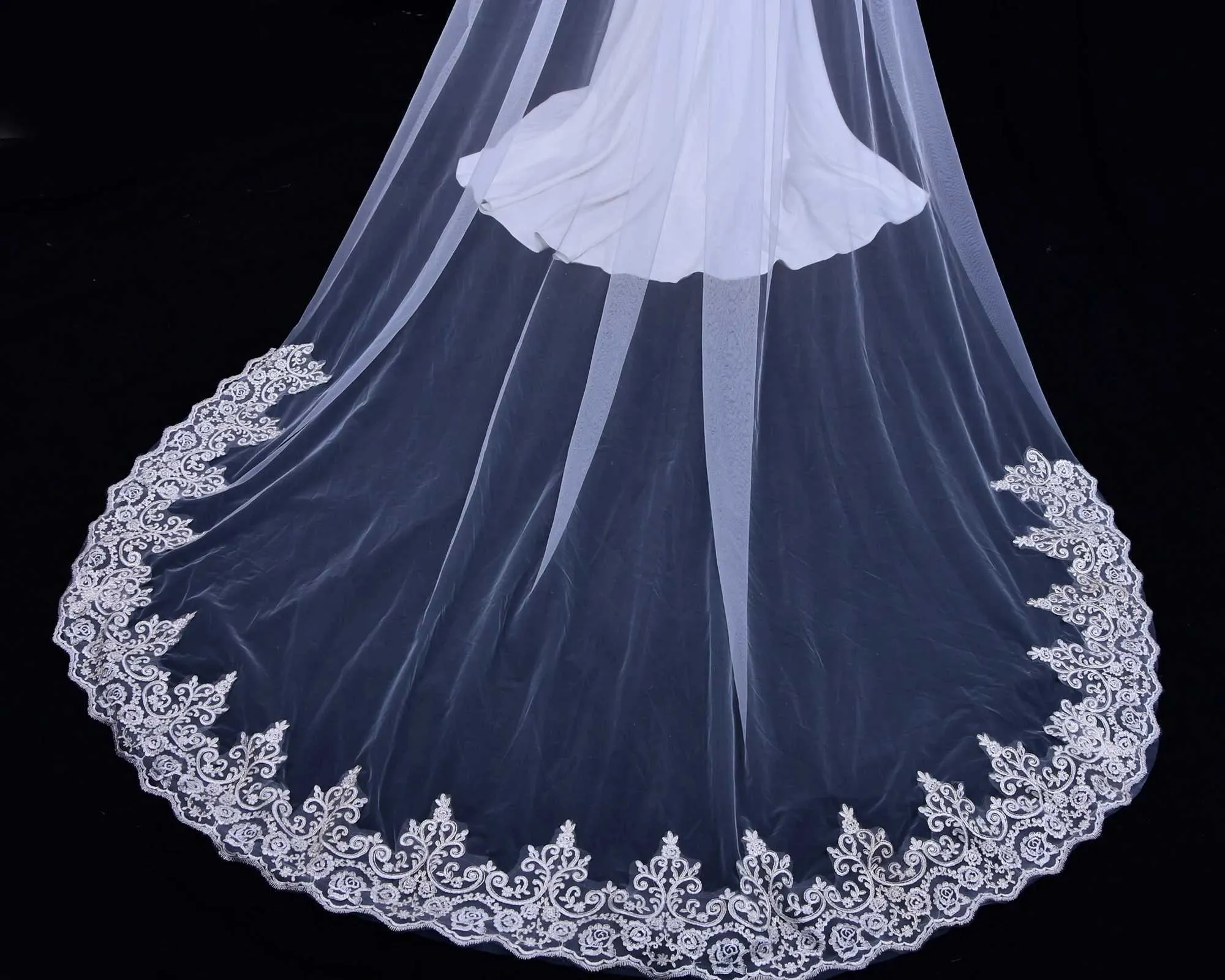 Gioielli per capelli V70 Velo lungo con bordo in pizzo Appliques Veli da sposa 1 strato Tulle morbido con pettine Accessori da sposa per la sposa_voghion.com
