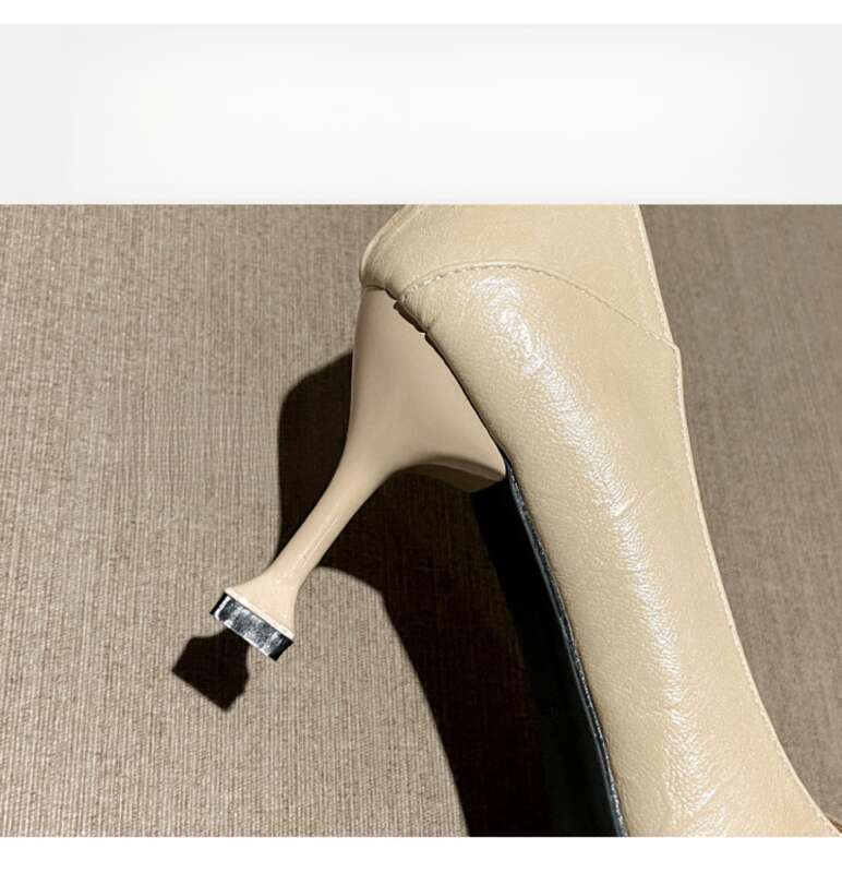 Zapatos puntiagudos sencillos 2025 Nuevo temperamento Hebilla de metal Zapatos de hada para mujer_voghion.com
