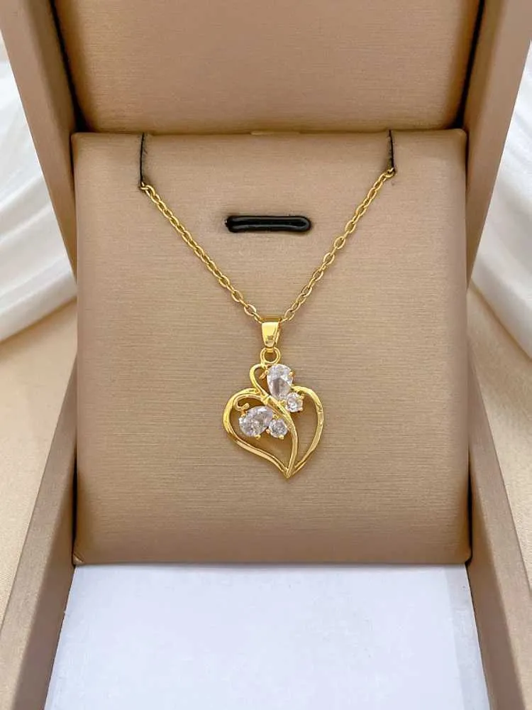 Collane con ciondolo Classico Micro-pavé Romantico Bianco Amore Gioielli Collana a farfalla Moda Personalizzata Acciaio inossidabile_voghion.com