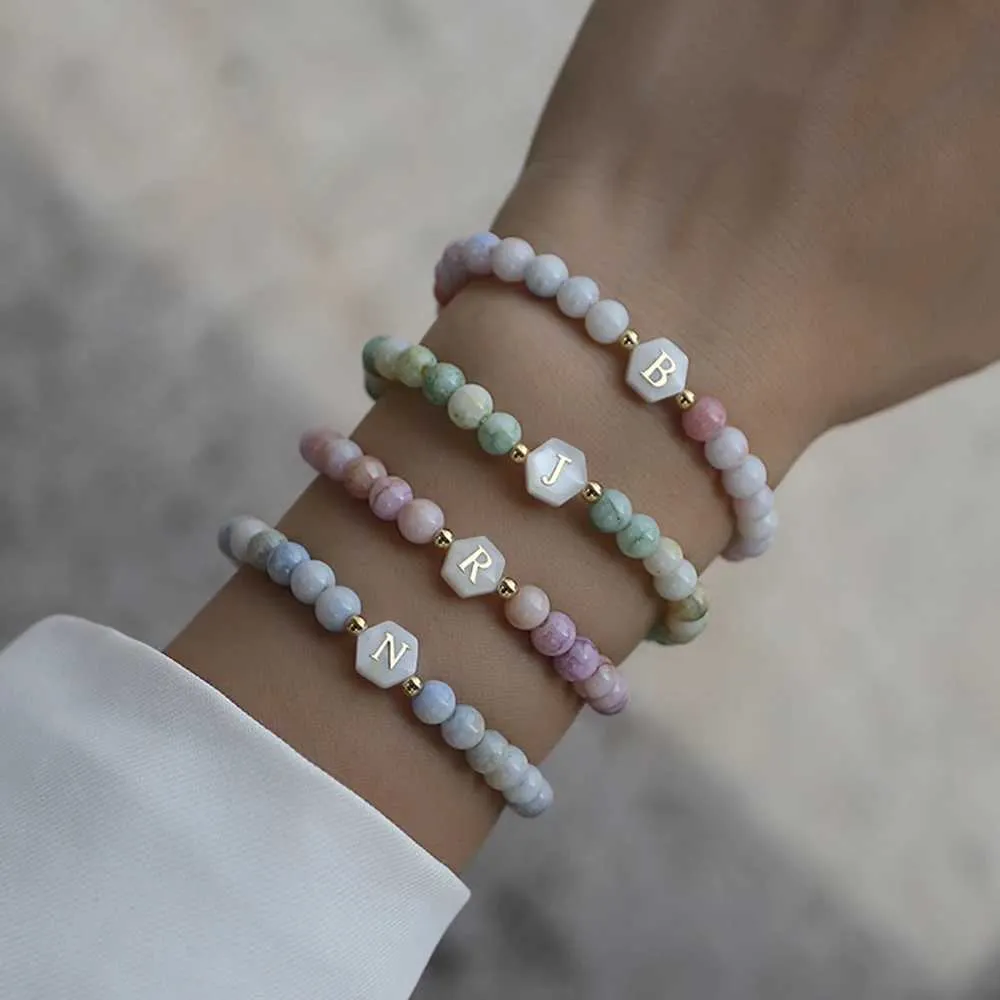 Chaîne 2023 Nouvelle Fleur Et Lettre Hexagonale Initiale Bracelet À Breloques En Perles Colorées Pour Femmes Bijoux CadeauL24_voghion.com
