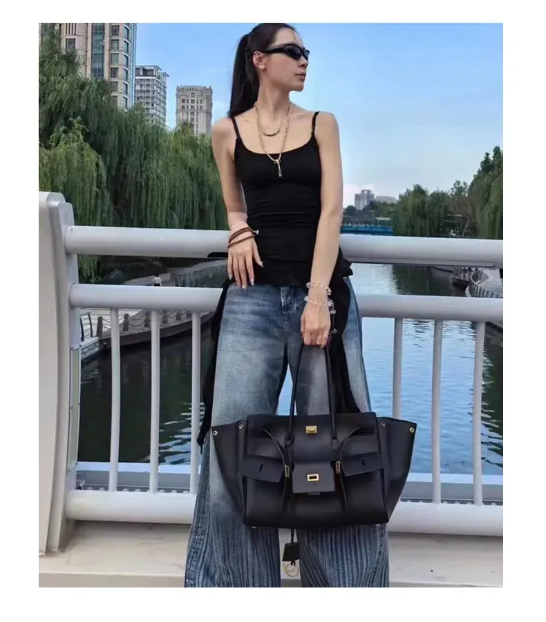 Women Large Capacity Travel Lage Black Bag High Quality Square Buckle Design Shoulder Handbag Shopper_voghion.com