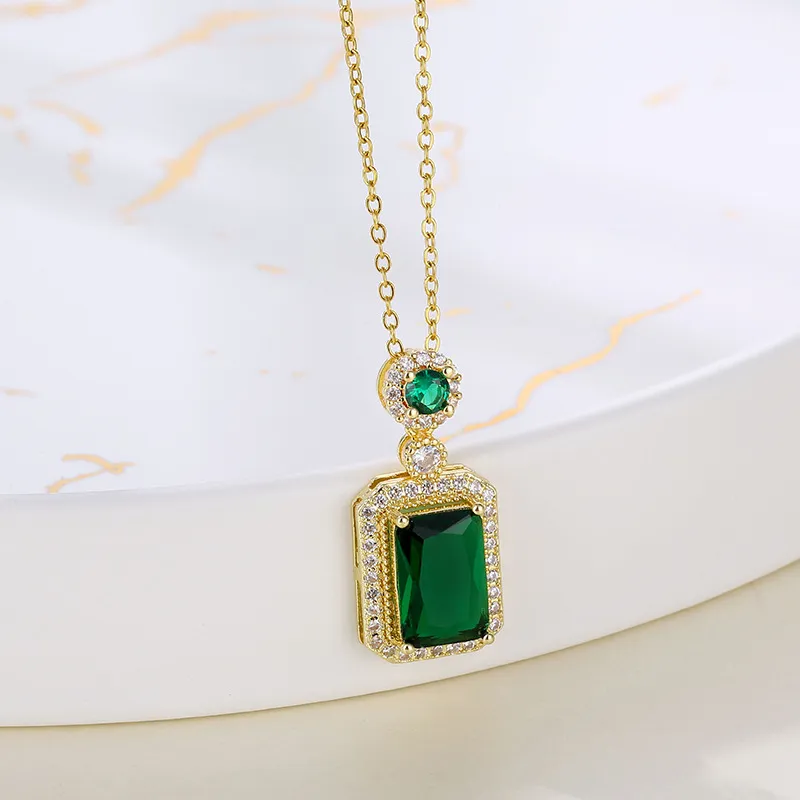 Chains HIYEE Classic Emerald Zircon Pendant Women's Necklace Stainless Steel O Word Chain Waterproof Send Girlfriend_voghion.com