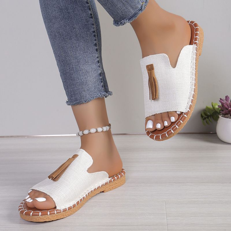 Pantofole da donna con punta aperta e nappe piatte alla moda_voghion.com