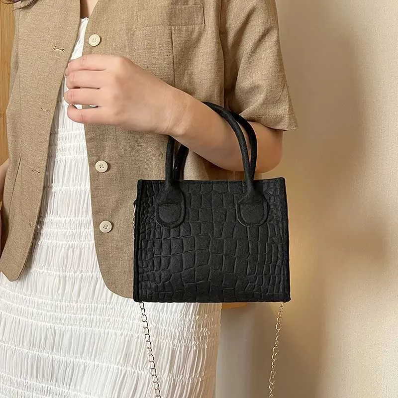 Damen Filz kleng véiereckeg populär Steenmodesch Textur Mini Kette Handtasche 2024 nei Damen Schëller Messenger Tasche Y241123_voghion.com