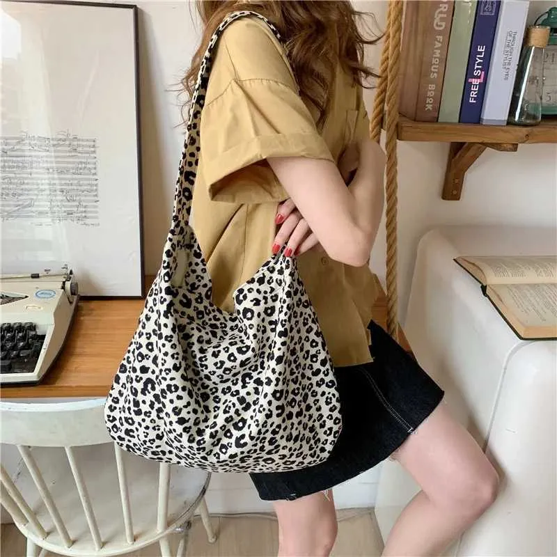 Japanische und koreanische Ins moderne kleine Messenger-Tasche aus Canvas mit Leopardenmuster für weibliche Studentinnen Y241026_voghion.com