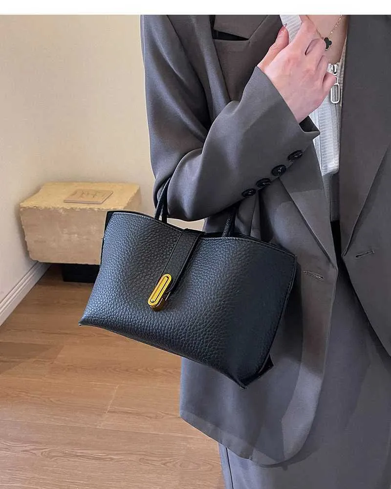 Clássico Preto PU Grande Capacidade 2024 Feminino Alta Qualidade Requintado Fivela de Fecho Bolsas Crossbody Casual Versátil_voghion.com