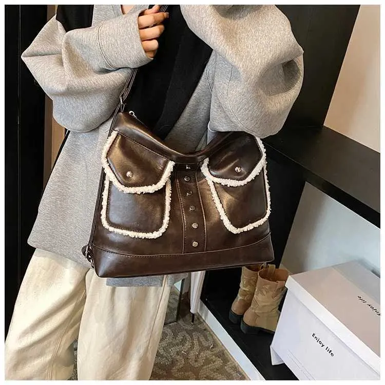 Sac à dos vintage en PU pour femme, sac à bandoulière carré en polaire d'agneau, grande capacité, fourre-tout décontracté pour les déplacements_voghion.com