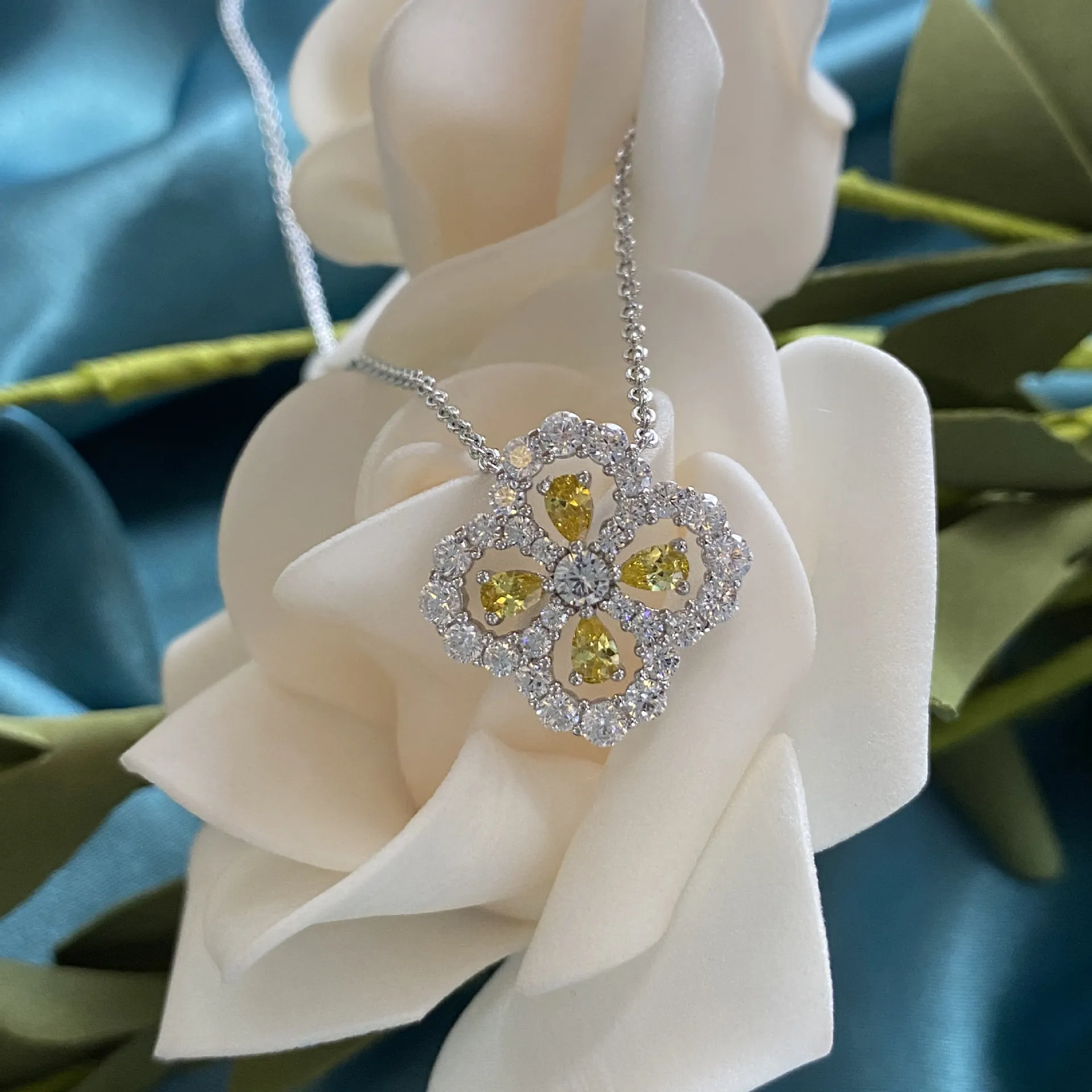 Catene S Sterling Sier Fiore Alto tenore di carbonio Diamante Retro Corto Gioielli Collana Moda All'ingrosso_voghion.com