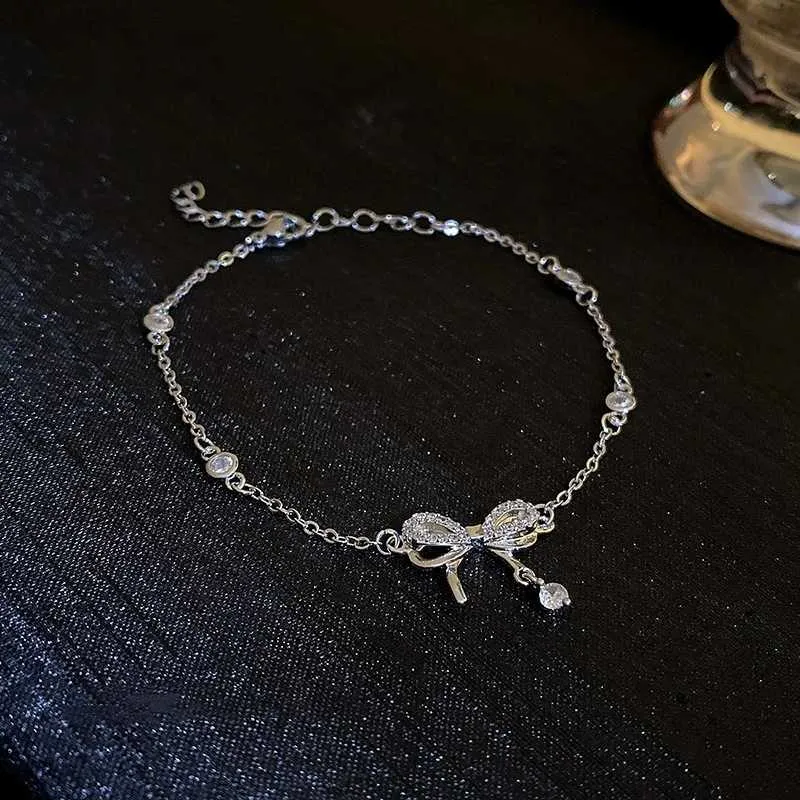 Bracciale regolabile con fiocco in strass per donna gioiello_voghion.com