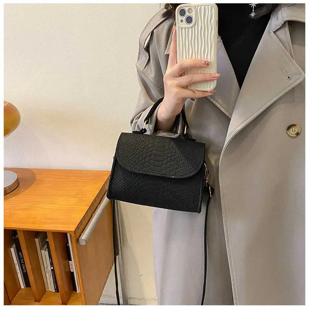 Designer Crossbody Bag With Alligator Pattern For Women_voghion.com