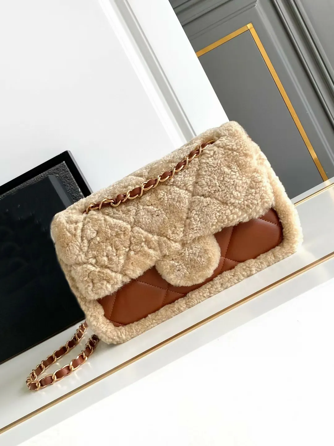 Cosmetic Master Quality Lamb Wool CF Winter Fur Ing Leather Classic Flap Gold Tone Hardware Chain Shoulder Bags Women_voghion.com