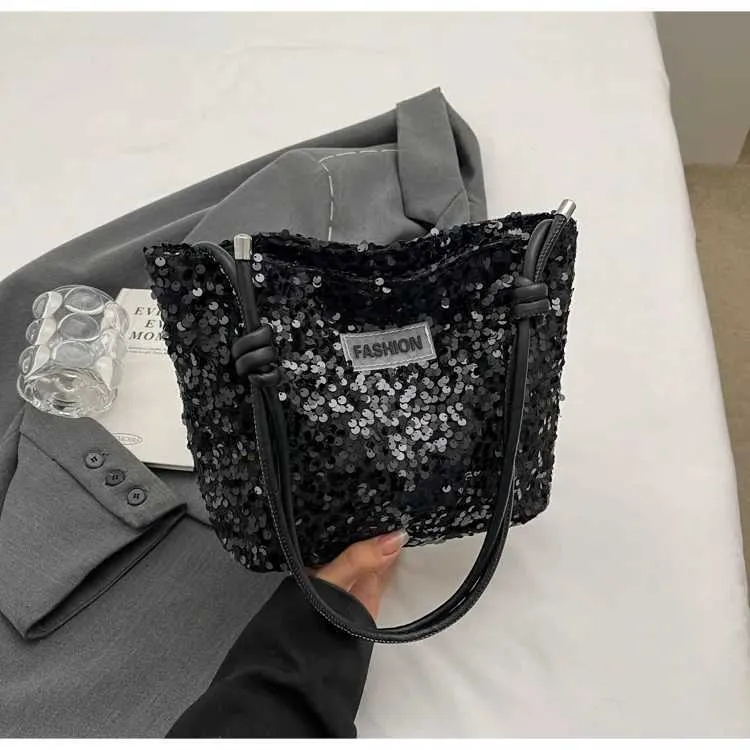 Frauen Pailletten Solide Shiny Stachels Eimer Griff Weibliche Casual Pendeln Schulter Pack Dame Weiche Große Kapazität_voghion.com