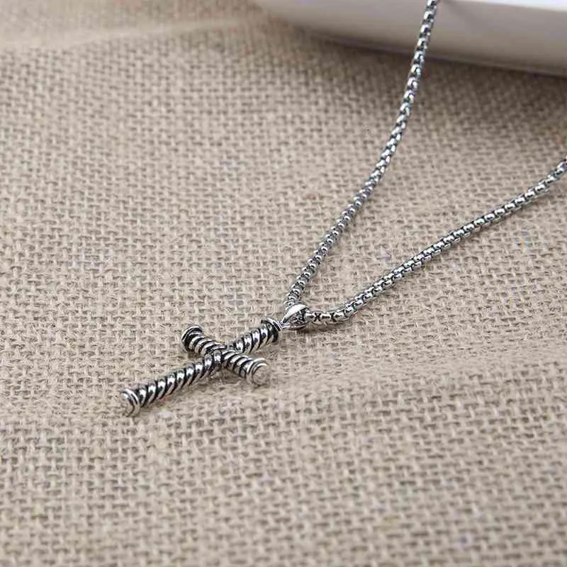 Collana con pendente a croce ritorta gioiello unisex per coppie_voghion.com