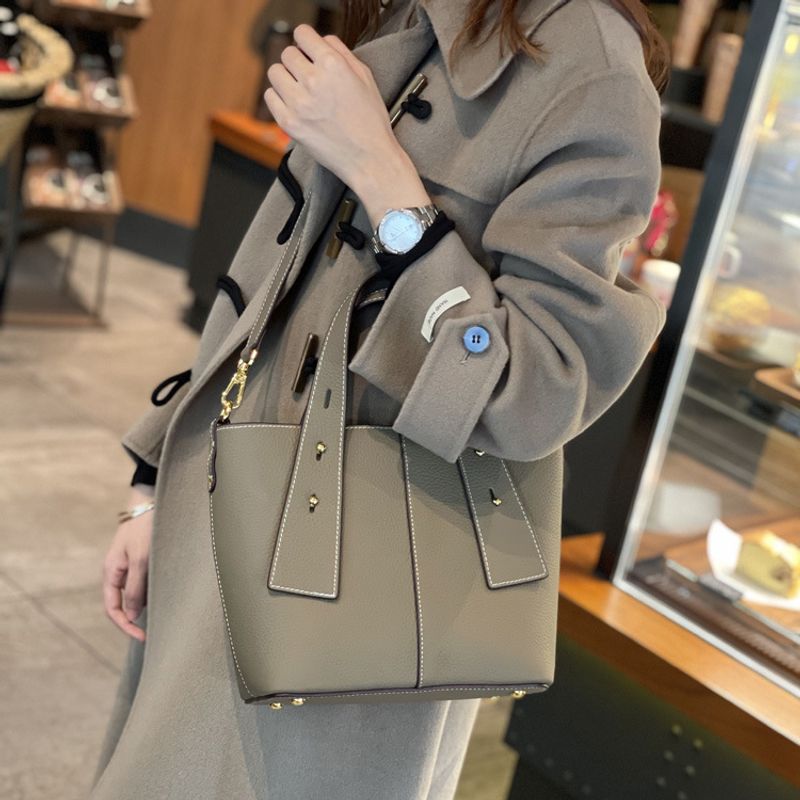 Große Kapazität aus echtem Leder Gemüsekorb Eimer Tasche Nische High-End-Umhängetasche Handtasche Frauen_voghion.com