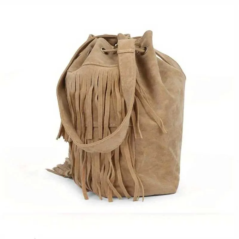 Borsa a secchiello morbida in velluto da donna con nappa e tracolla_voghion.com