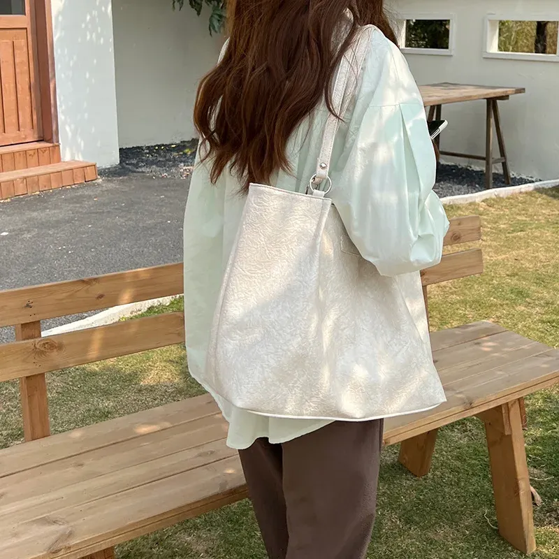 Large-capacity Texture Tote Women's Handbag Niche Versatile Style Early Spring New Popular Shoulder Bag_voghion.com