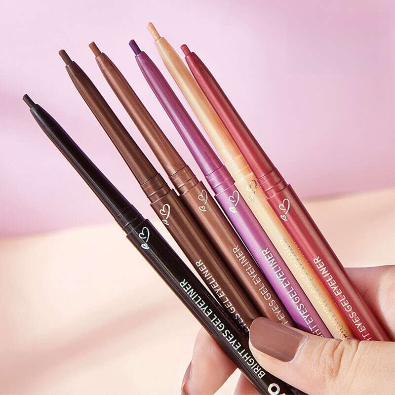 Der herzerwärmende Farb-Eyeliner ist extrem fein und wischfest_voghion.com