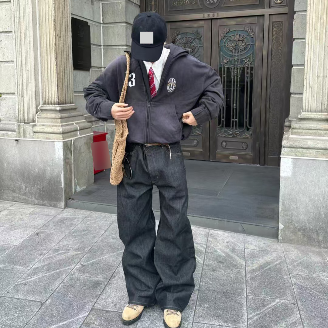 Classic Straight-Leg Jeans With Black Selvedge & Red Stitch Detail – Clean Fit Denim For Men & Women