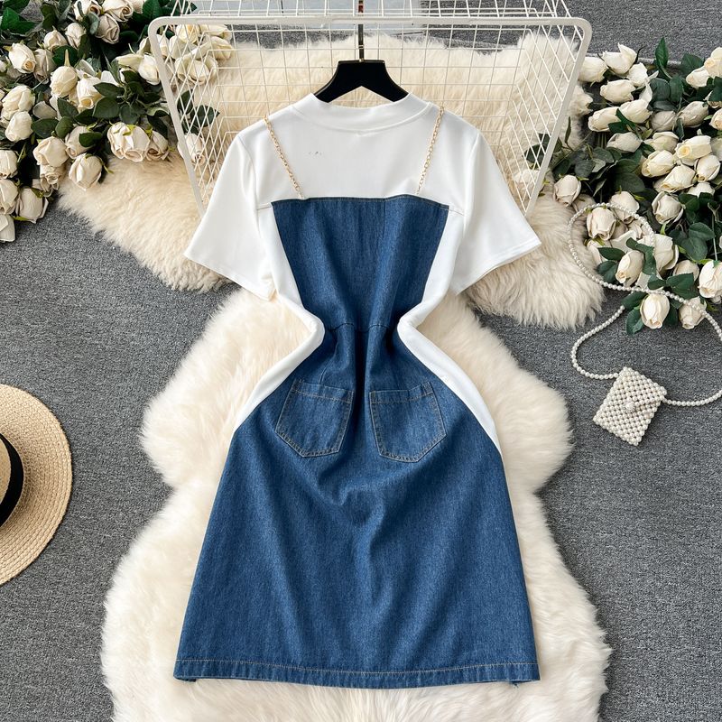 Gonna con bretelle in denim a contrasto a maniche corte, con cerniera, abito corto attillato da donna_voghion.com