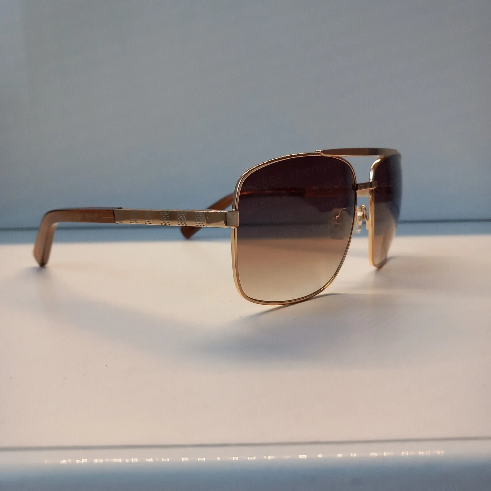 2025fashion Designer-Sonnenbrille für Männer Classic Attitude Metall Quadratischer Rahmen Beliebte Retro Avantgarde Outdoor UV 400_voghion.com