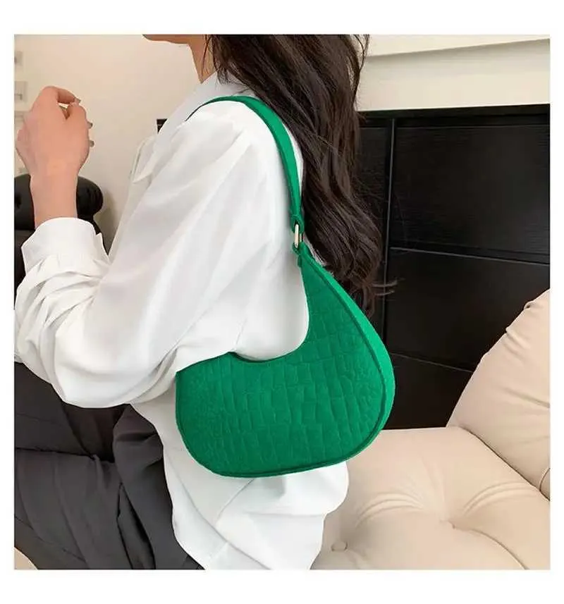 2023 mode Frauen Koreanische Neue Stein Muster Unterwäsche Casual Schulter Filz Einfarbig Handtasche Crescent Sattel Tasche_voghion.com