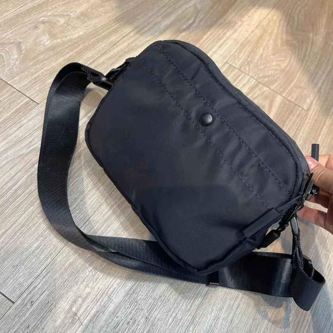 Herren Umhängetasche Wasserdichte Nylon Schultertasche Reisetasche_voghion.com