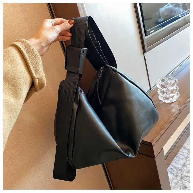 Retro Women's Messenger Bag Large Capacity Pu Leather Shoulder Bag_voghion.com