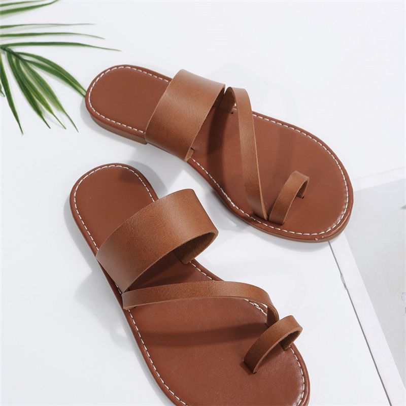 Infradito da donna con punta oversize e fondo piatto, con tacco piatto e sandali da spiaggia sulla parte esterna dello slip_voghion.com