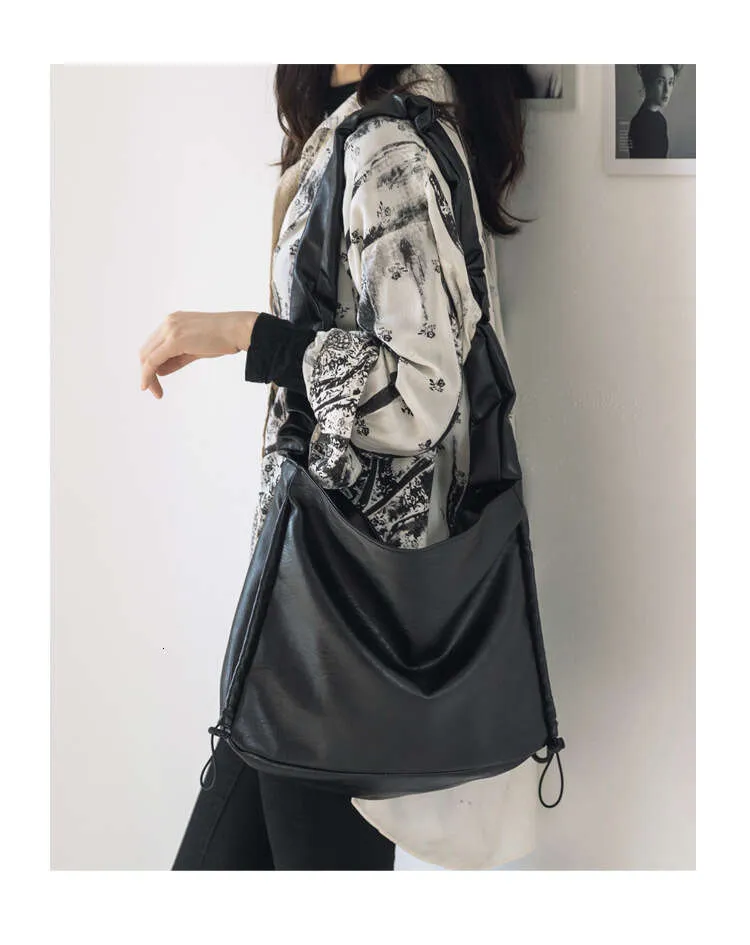 Nouveau sac fourre-tout à bandoulière plissé tendance pour campus universitaire_voghion.com