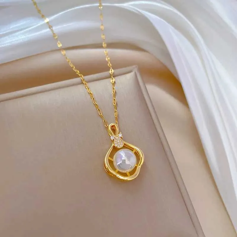 Exquisite Pearl Pendant Necklace Light Luxurious Style Necklace_voghion.com