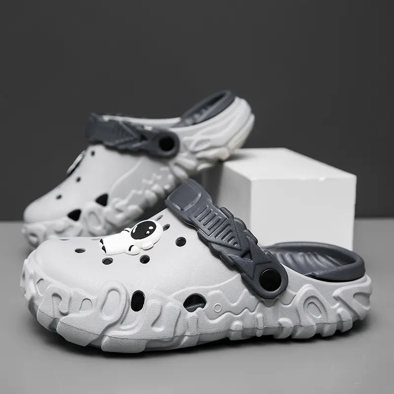 Two-color Hole Sandals For Men Lightweight Comfortable Slippers_voghion.com