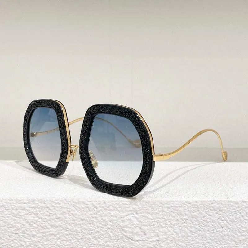 Designer Women's Round Sunglasses With Metal Temple Elements_voghion.com