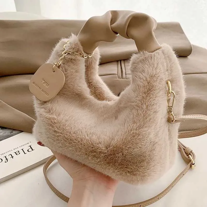Wan Soft Plush Handbag New Fi Autumn/Winter Korean Edition Simple Ten Font Shopping Bag Y241106_voghion.com