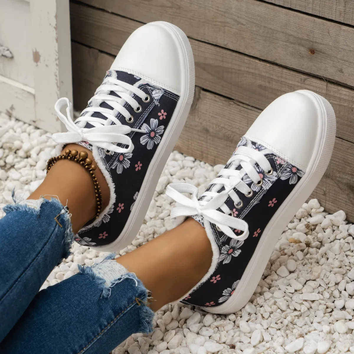 Women's Retro Floral Print Canvas Sneakers For Daily Comfort_voghion.com