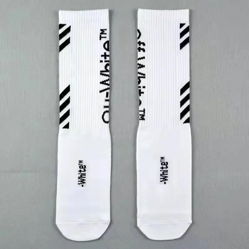 Men's socks Fashion designer Street wear Men's high quality all cotton matched arrow print Breathable black and white rice football socks_voghion.com
