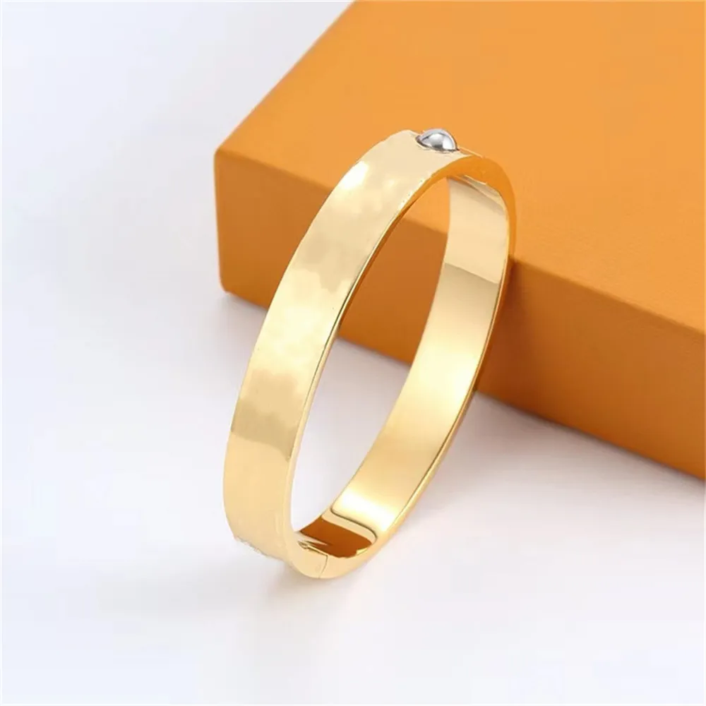 Modeontwerper dames diamanten tennis gegraveerde dooparmbanden manchet bangle initialen armband Bruiloft Moederdag_voghion.com
