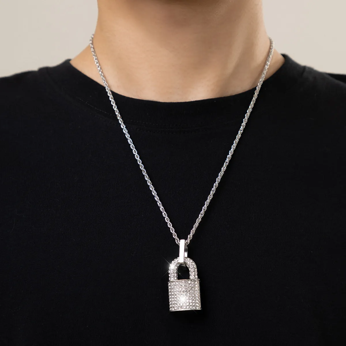 Collane con ciondolo a strati con catena spessa con lucchetto in strass Collana da uomo alla moda in acciaio inossidabile spesso Choker 2023_voghion.com