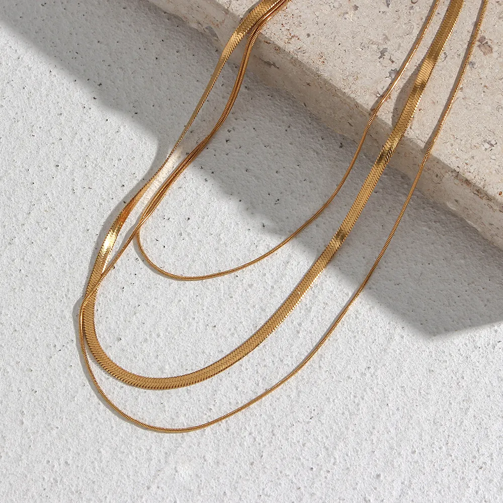 Collane con ciondolo Kalung Rantai Emas Wanita Seksi Lapisan Ular Tipis Herryingbone Berlapis Ba Tahan Karat Gratis Noda_voghion.com