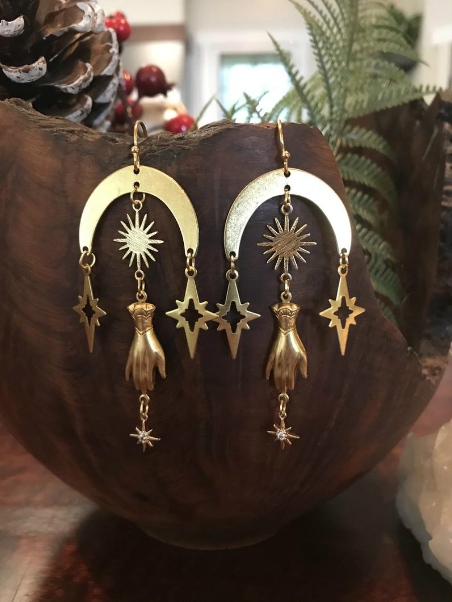 Boucles d'oreilles faites à la main en forme de main de lune et d'étoile_voghion.com
