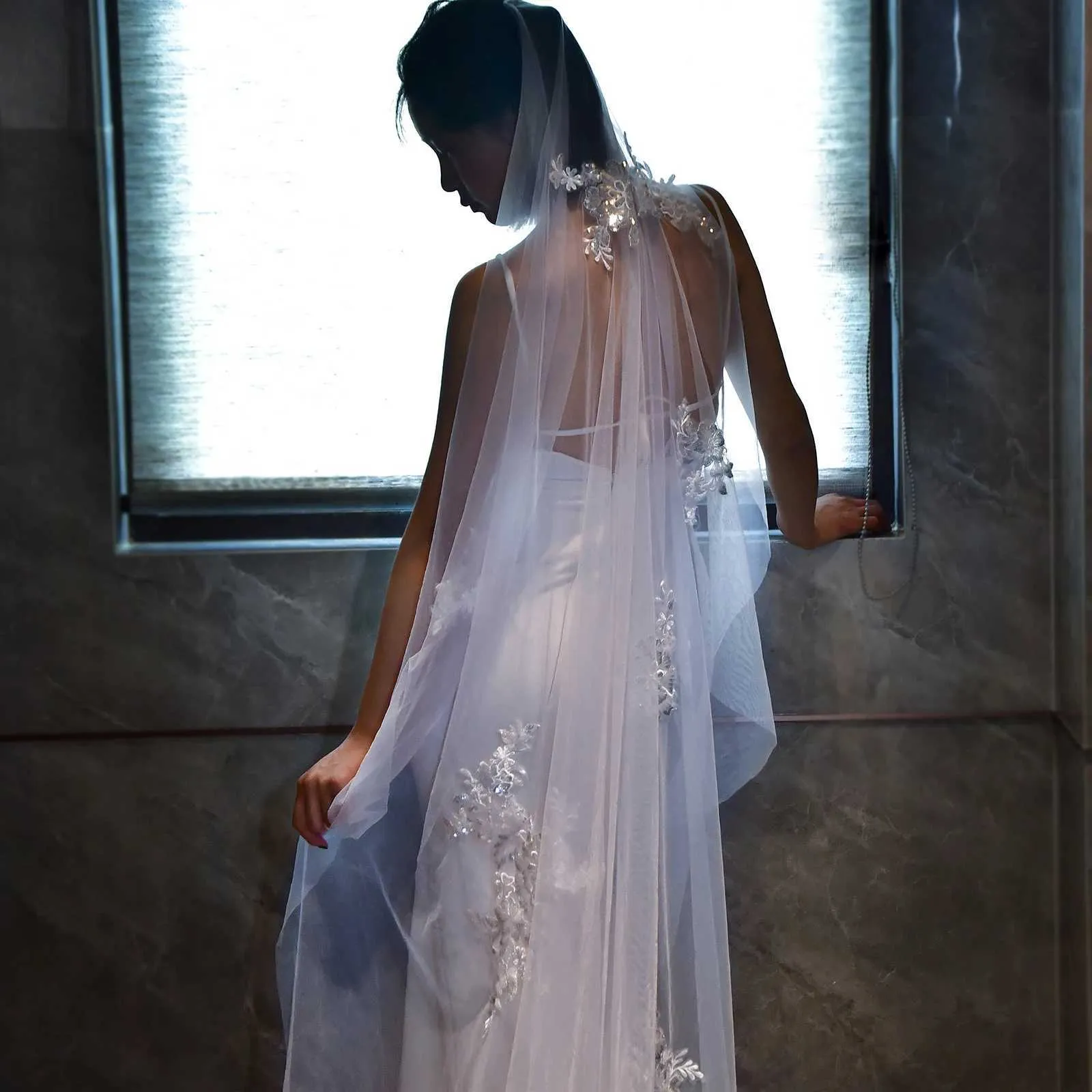 Gioielli per capelli MZA53 Velo lungo da cattedrale Applicazioni in pizzo Veli da sposa Bordo tagliato 1 livello Morbido tulle Accessori per abiti da sposa_voghion.com