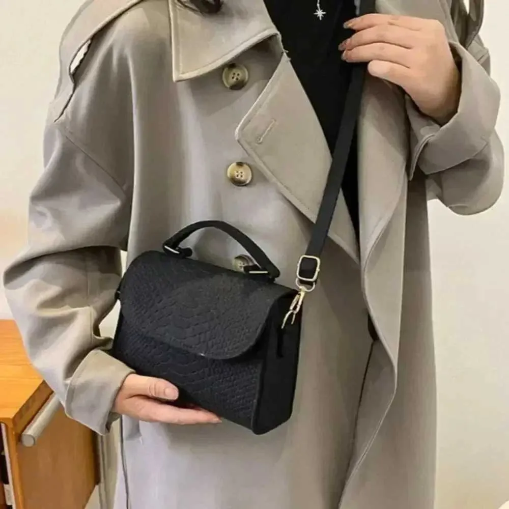 Fashion Womens Korean Popular Felt odile Pattern Indentation High-quality Texture Temperament Versatile Square Shoulder_voghion.com