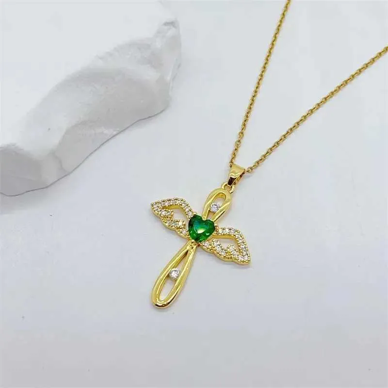 Collane con ciondolo Squisito personalizzato Collana con croce d'amore cava Design alla moda retrò con ali d'angelo portafortuna in acciaio inossidabile_voghion.com