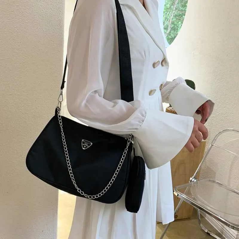 Borsa a mano elegante da donna con stampa pitone e tracolla_voghion.com