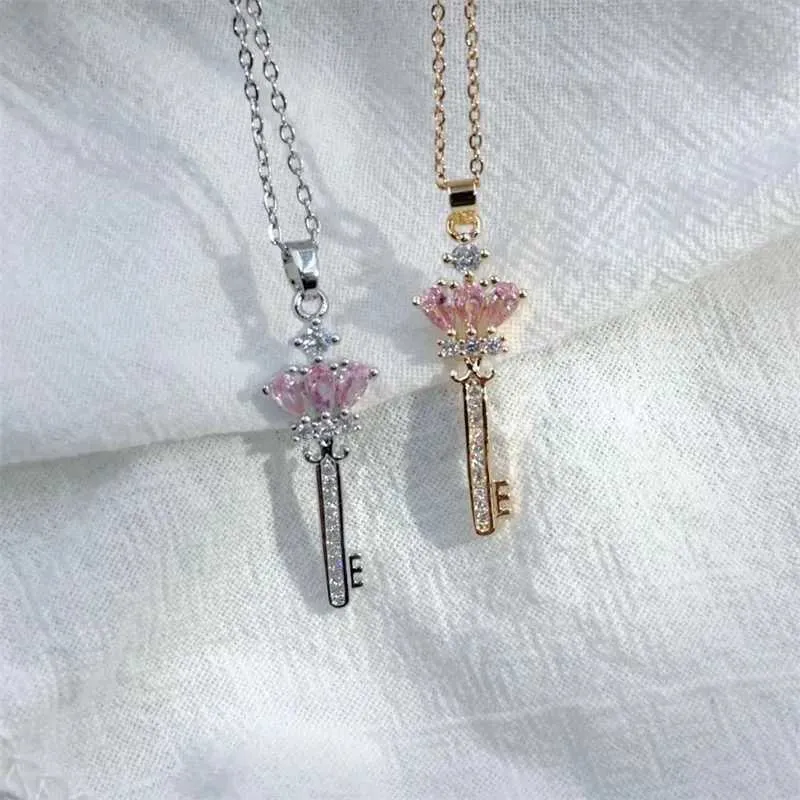 Collane con ciondolo Moda Carino Rosa Personalizzato Corona Chiave Collana Classico Leggero Design retrò Acciaio inossidabile Versatile_voghion.com