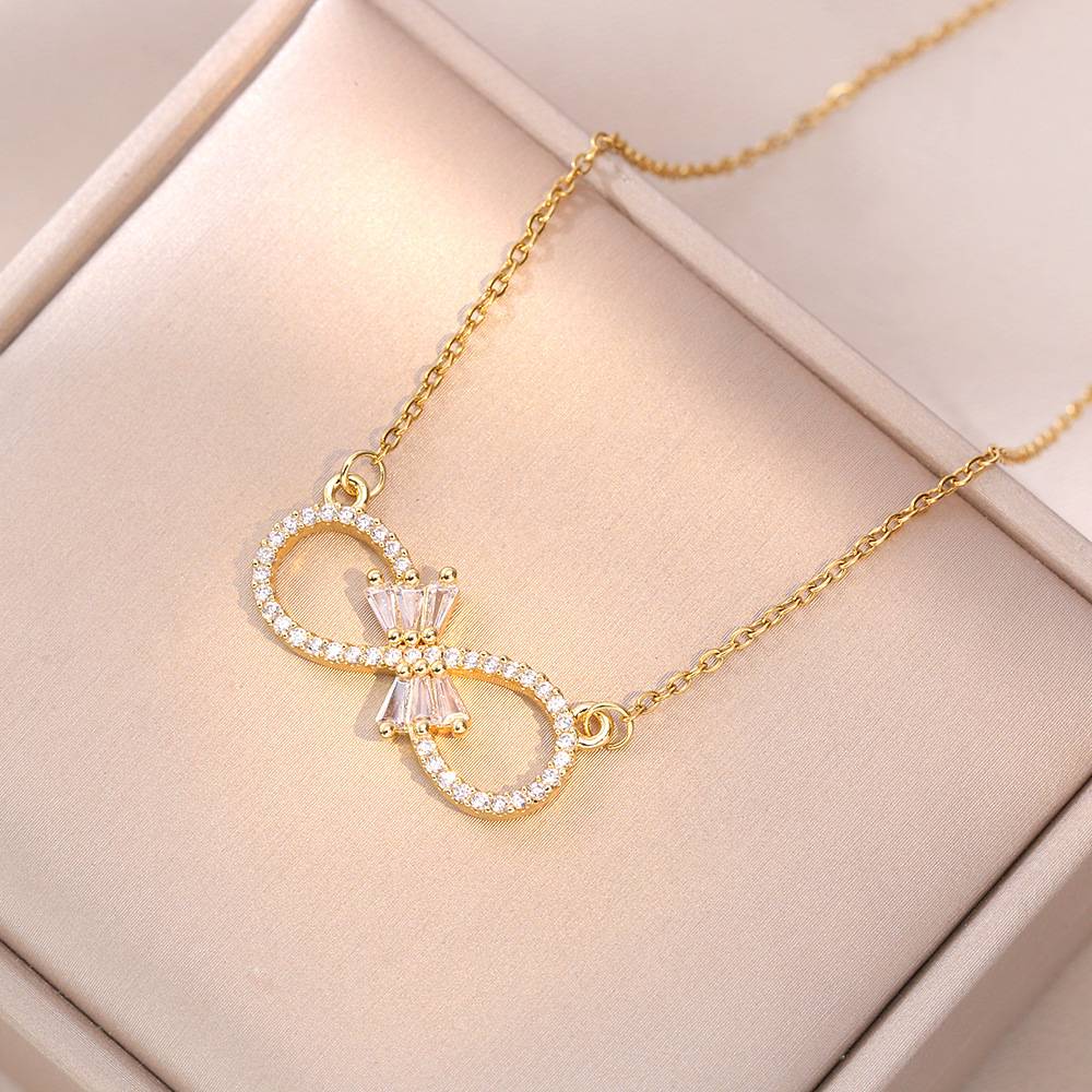 Collier pour femme à la personnalité simple et à la mode en forme de cœur en forme de 8 micro incrusté de zircons, tempérament polyvalent, cadeau de Saint-Valentin