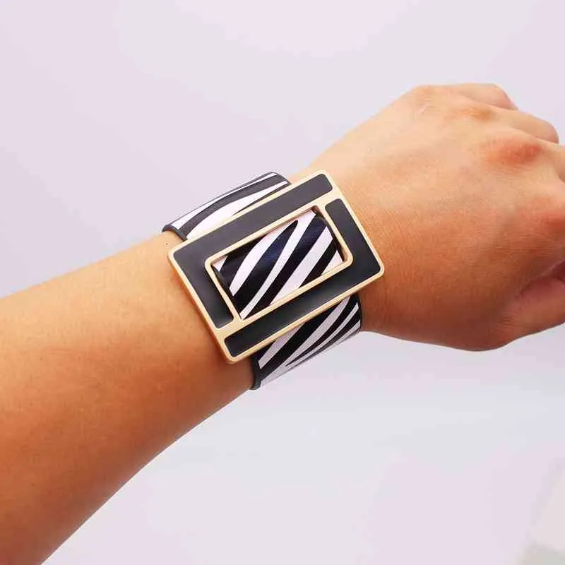 2022 Moud Brindle Breet Liederarmband fir Fraen Schwaarz Wäiss Geometresch Metall Wrap Charm Bijouen Femme Kaddo_voghion.com