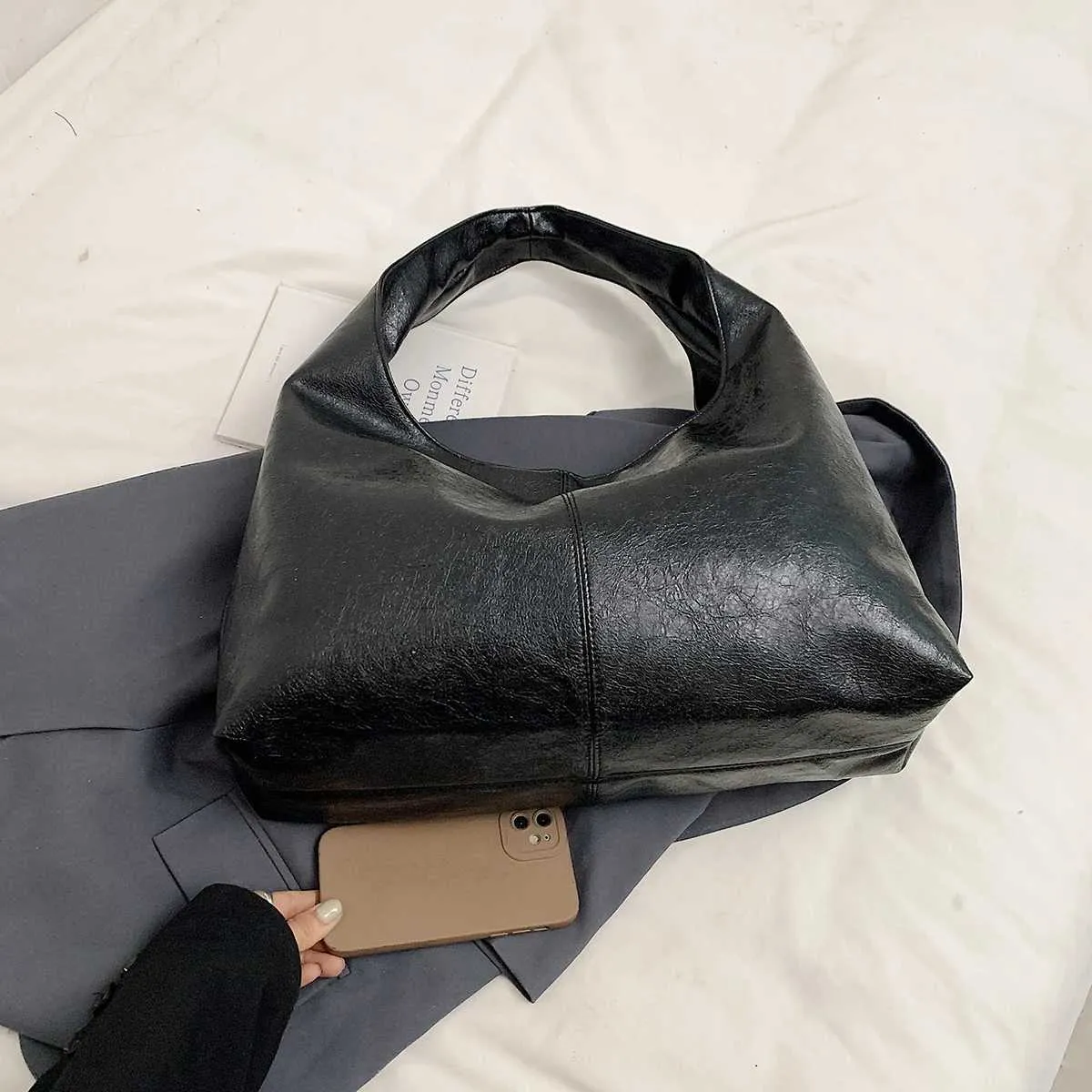 Sac à bandoulière d'hiver pour femme en cuir PU de grande taille LEFTSIDE Design 2024 Nouvelle tendance Y2K Sacs à main et portefeuilles_voghion.com