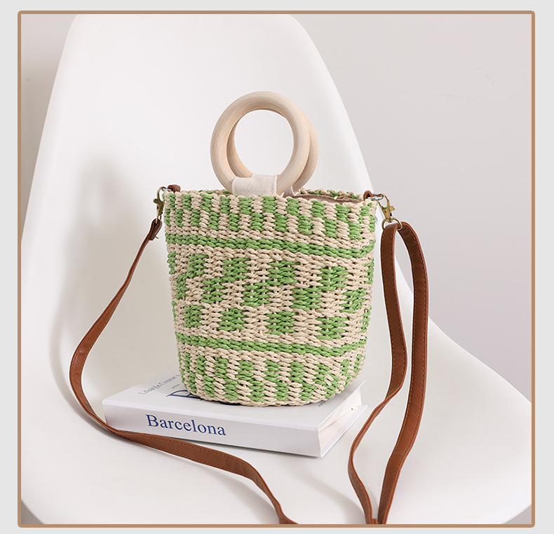 Sac rond en paille avec anneau en bois, nouveau sac à bandoulière de couleur contrastée européen et américain, sac tissé à la main pour femme, sac de plage de vacances en bord de mer_voghion.com